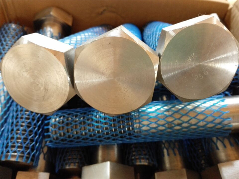 Bekas pengikat mekanikal yang besar dengan berat bolt hex berat dan kacang